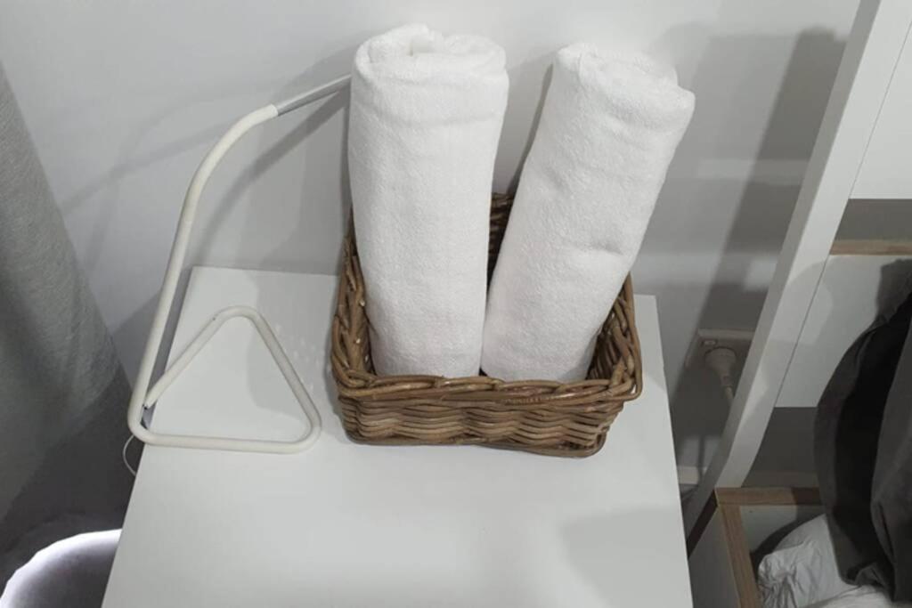 Dana-Spacious Private Room In Shared 2-Bedroom Apartment-1 堪培拉 外观 照片