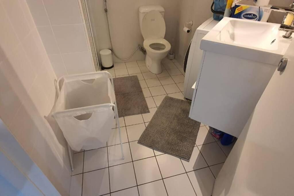 Dana-Spacious Private Room In Shared 2-Bedroom Apartment-1 堪培拉 外观 照片