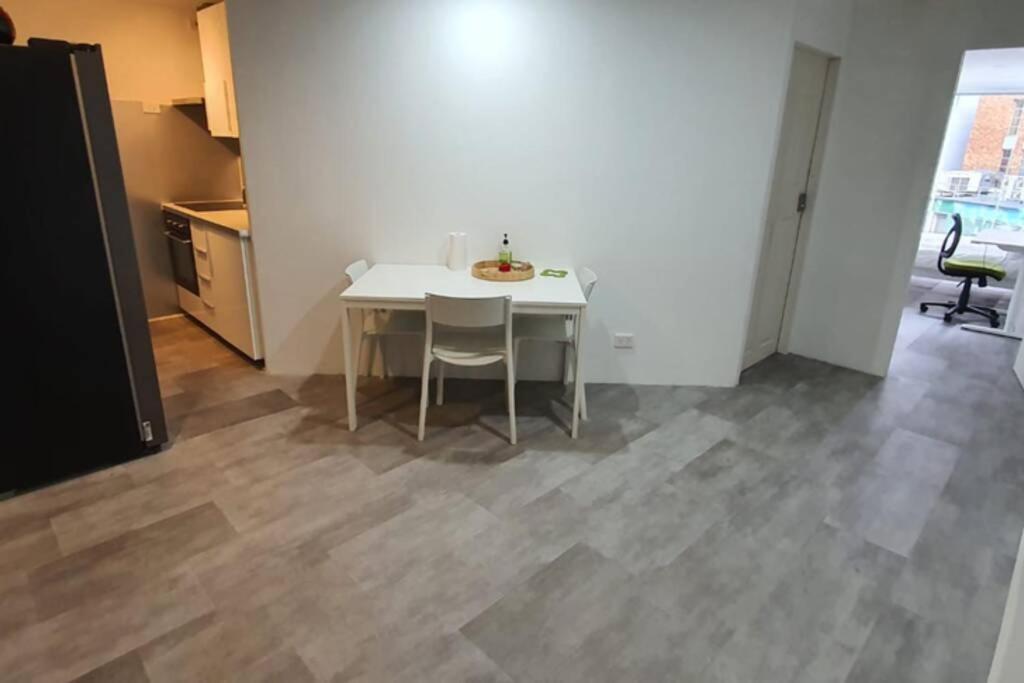 Dana-Spacious Private Room In Shared 2-Bedroom Apartment-1 堪培拉 外观 照片